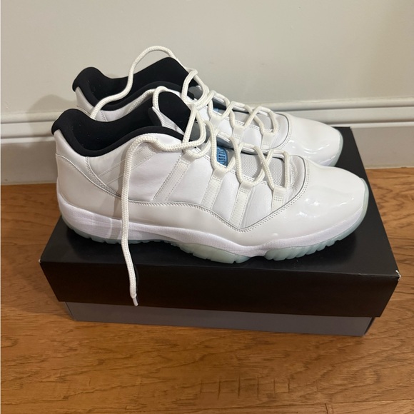 Air Jordan 11 Retro Low - Picture 1 of 4